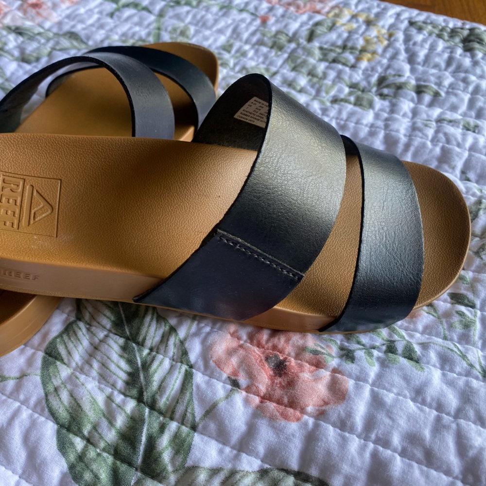 Women’s reef sandals size 7 like new